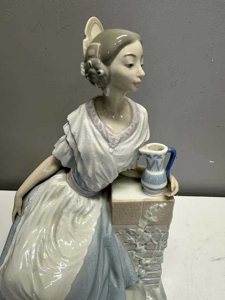 Lady Nao Figurine With Jug H32,W23cm. Image 1++